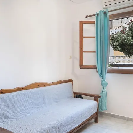 Politis Batsi Guest house Andros Town