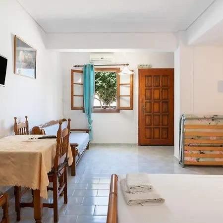 Politis Batsi Guest house 3*