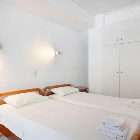 Politis Batsi Guest house Andros Town
