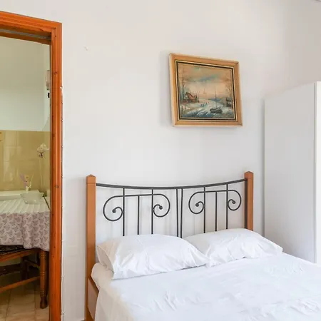 Politis Batsi Guest house 3*