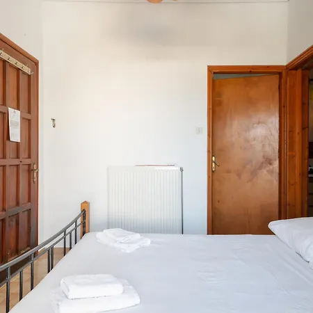 Politis Batsi Guest house