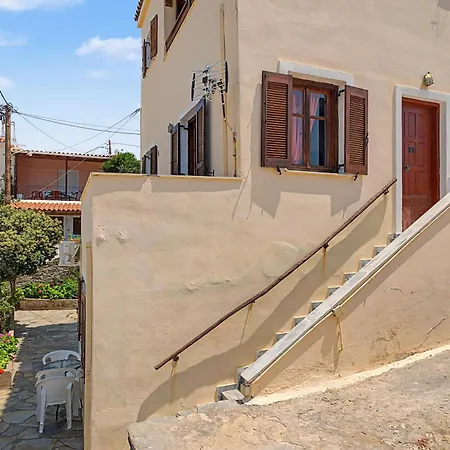Politis Batsi Guest house 3*